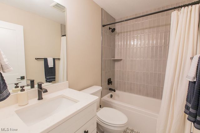 2770 Weeping Pine Drive, Medina, OH 44256