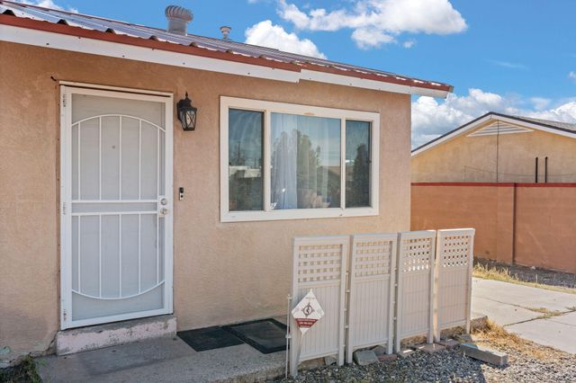 420 69TH Street SW, Albuquerque, NM 87121