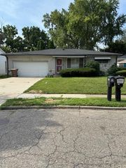 483 Pearsall Avenue, Pontiac, MI 48341