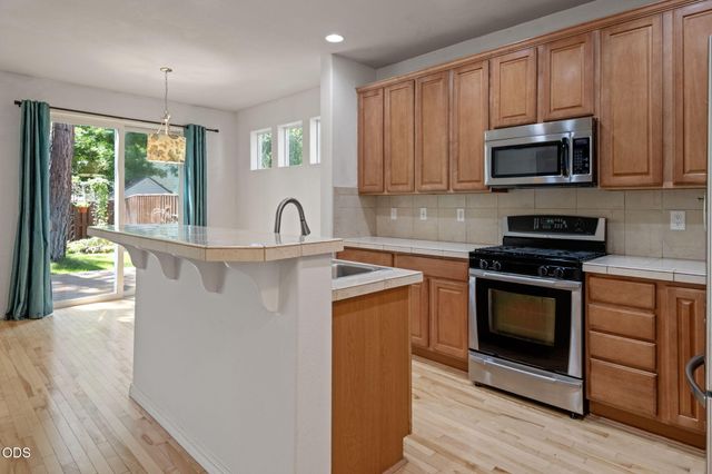 19765 Dry Canyon Avenue, Bend, OR 97702