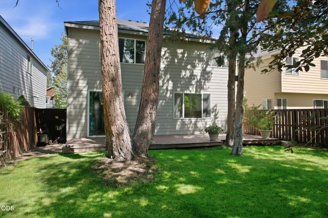 19765 Dry Canyon Avenue, Bend, OR 97702