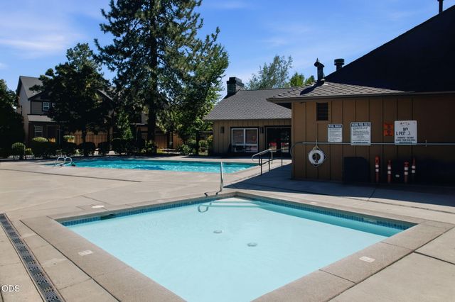 19765 Dry Canyon Avenue, Bend, OR 97702