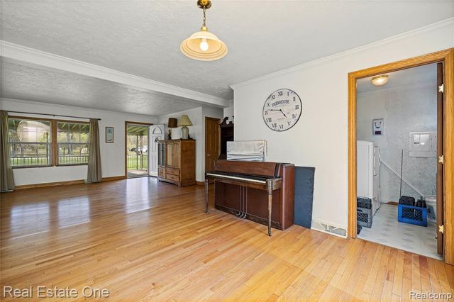 26996 Sumpter Road, Belleville, MI 48111