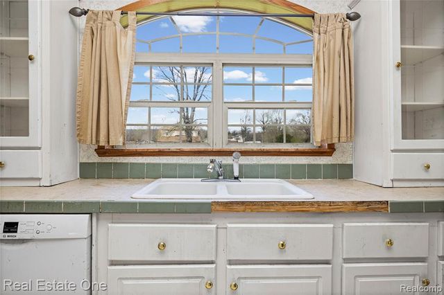 26996 Sumpter Road, Belleville, MI 48111