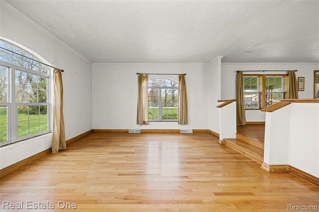 26996 Sumpter Road, Belleville, MI 48111