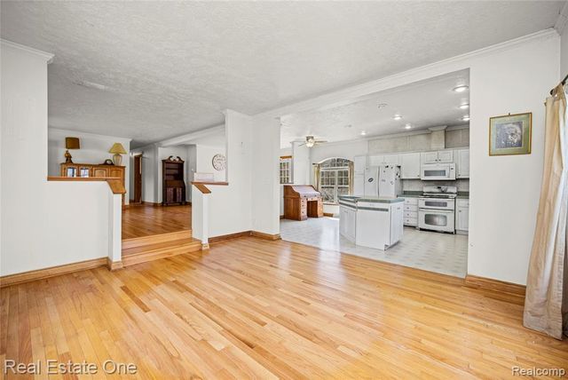 26996 Sumpter Road, Belleville, MI 48111