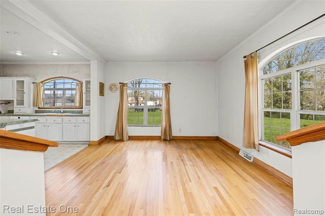 26996 Sumpter Road, Belleville, MI 48111