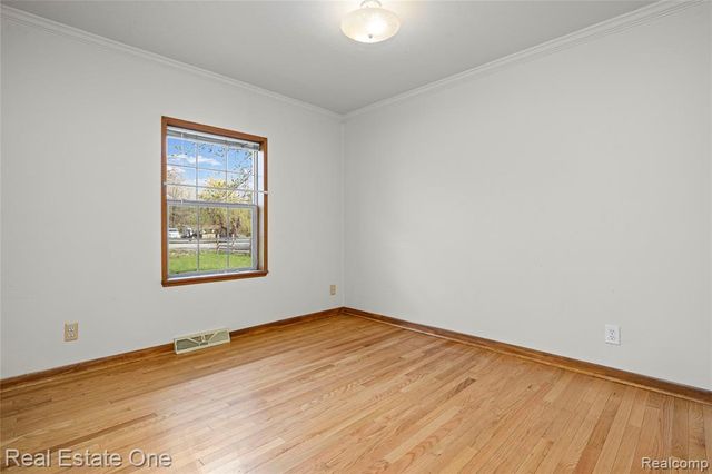 26996 Sumpter Road, Belleville, MI 48111