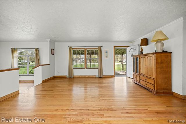 26996 Sumpter Road, Belleville, MI 48111