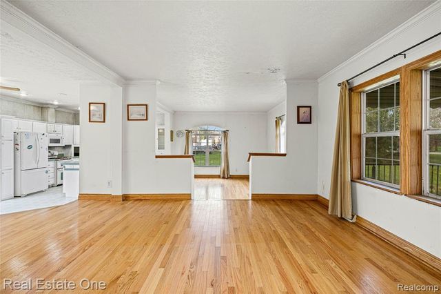 26996 Sumpter Road, Belleville, MI 48111