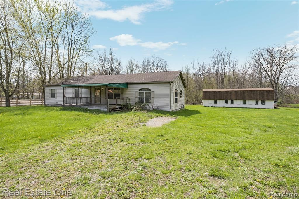 26996 Sumpter Road, Belleville, MI 48111