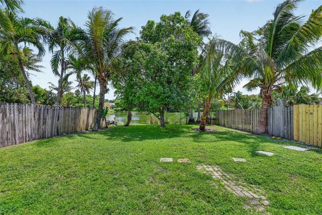 6878 SW 15th Street, North Lauderdale, FL 33068