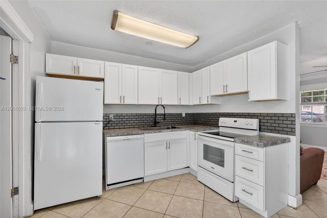 6878 SW 15th Street, North Lauderdale, FL 33068