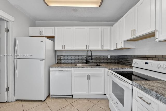 6878 SW 15th Street, North Lauderdale, FL 33068
