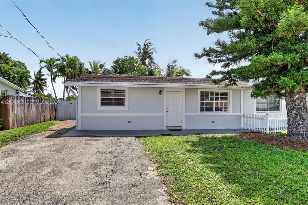 6878 SW 15th Street, North Lauderdale, FL 33068