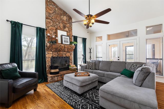 431 Shoreline Drive, Huntsville, TX 77320