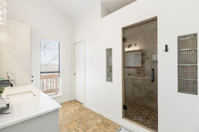 431 Shoreline Drive, Huntsville, TX 77320