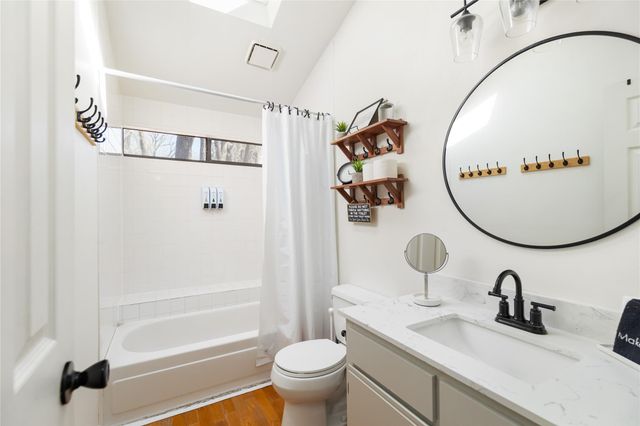 431 Shoreline Drive, Huntsville, TX 77320