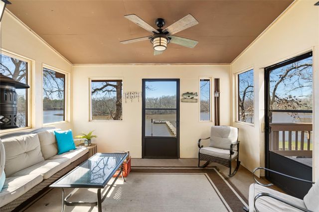 431 Shoreline Drive, Huntsville, TX 77320