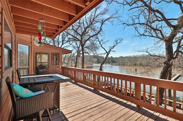 431 Shoreline Drive, Huntsville, TX 77320