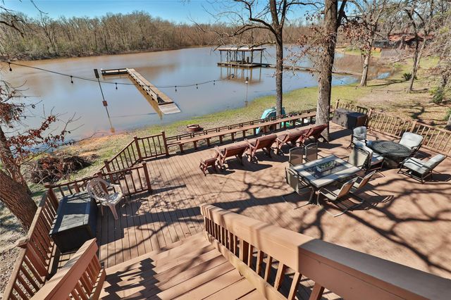 431 Shoreline Drive, Huntsville, TX 77320