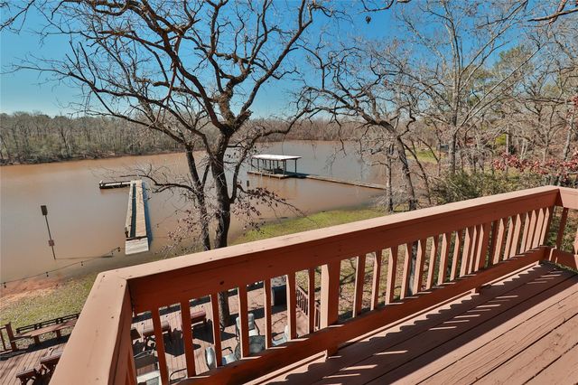 431 Shoreline Drive, Huntsville, TX 77320