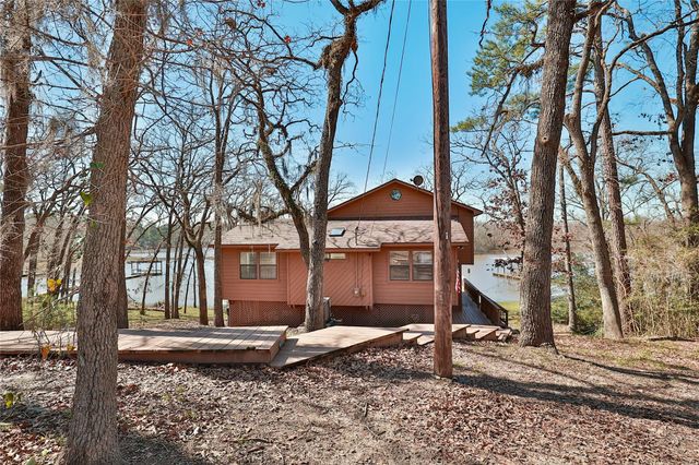 431 Shoreline Drive, Huntsville, TX 77320