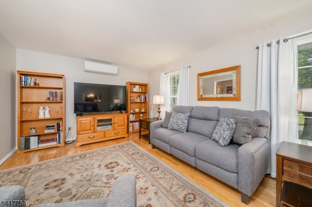 51 Hilltop Ave, Berkeley Heights Twp., NJ 07922