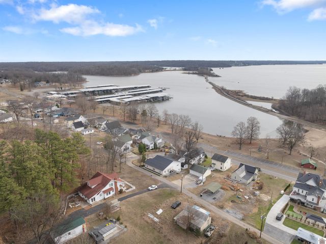 31 2nd Street, Kuttawa, KY 42055