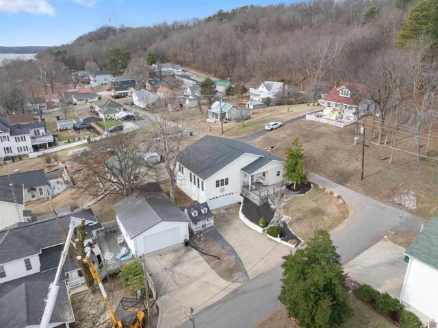 31 2nd Street, Kuttawa, KY 42055