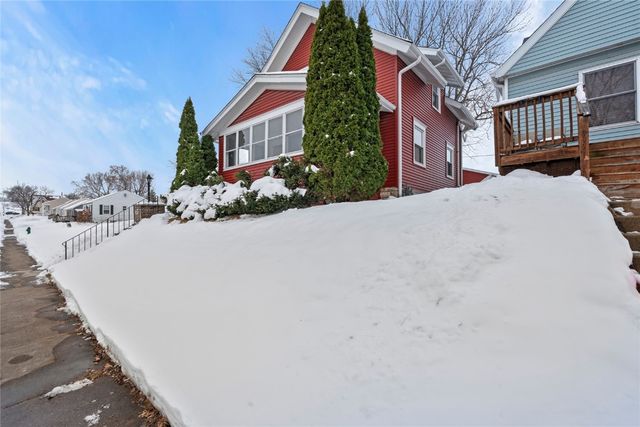 2448 2nd Street SW, Cedar Rapids, IA 52404