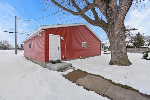 2448 2nd Street SW, Cedar Rapids, IA 52404