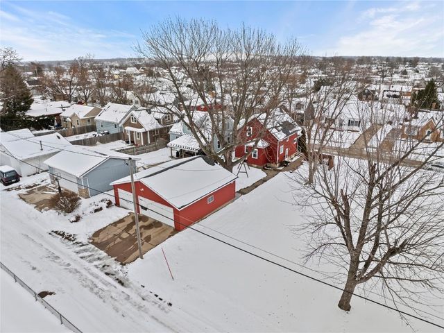 2448 2nd Street SW, Cedar Rapids, IA 52404