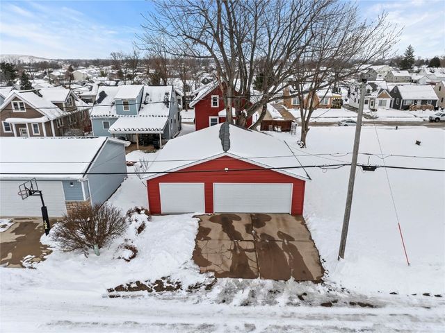 2448 2nd Street SW, Cedar Rapids, IA 52404