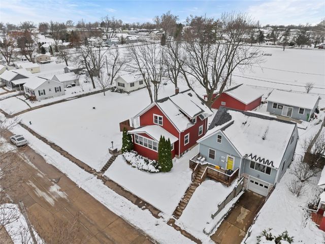 2448 2nd Street SW, Cedar Rapids, IA 52404