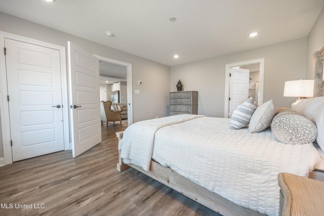 9724 West Oaklawn Road, Biloxi, MS 39532