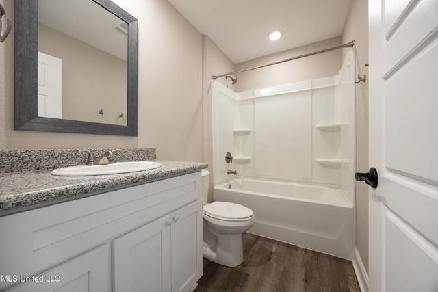 9724 West Oaklawn Road, Biloxi, MS 39532