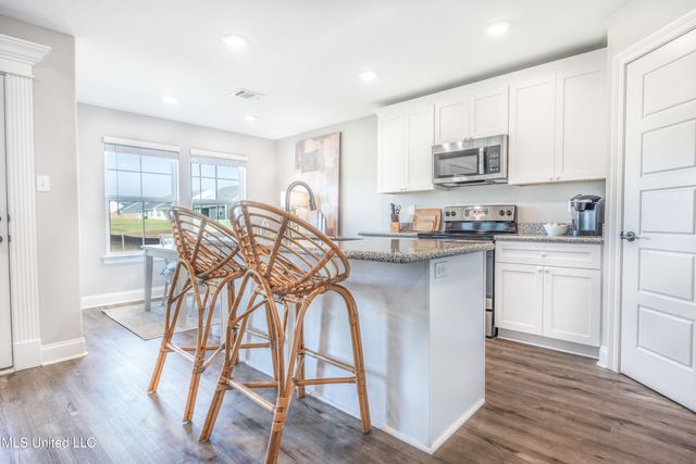 9724 West Oaklawn Road, Biloxi, MS 39532