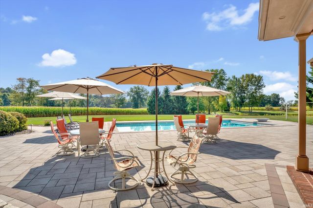 68555 Oak Road, Lakeville, IN 46536