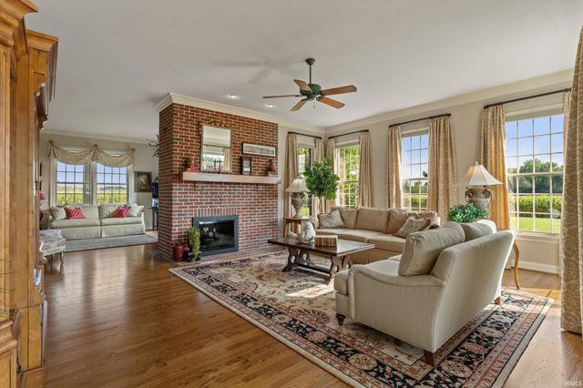 68555 Oak Road, Lakeville, IN 46536