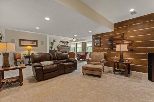 68555 Oak Road, Lakeville, IN 46536