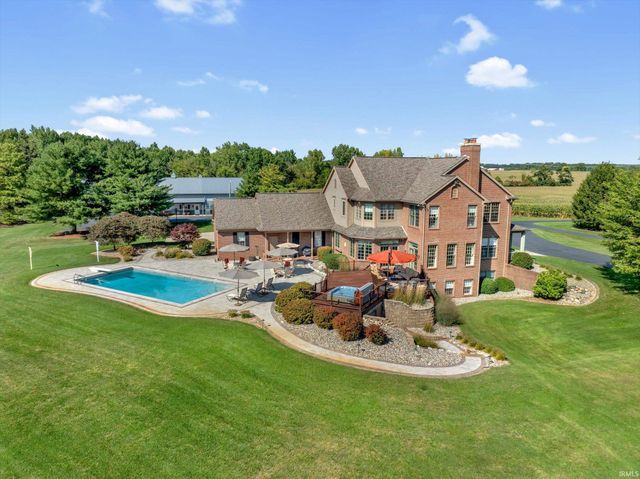 68555 Oak Road, Lakeville, IN 46536