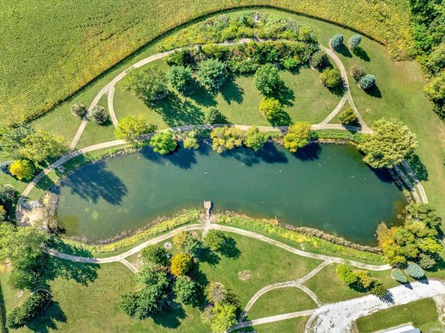 68555 Oak Road, Lakeville, IN 46536