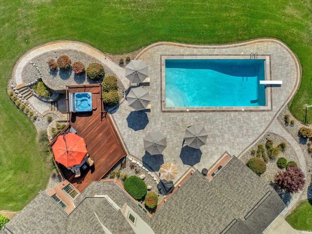 68555 Oak Road, Lakeville, IN 46536