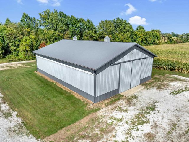 68555 Oak Road, Lakeville, IN 46536