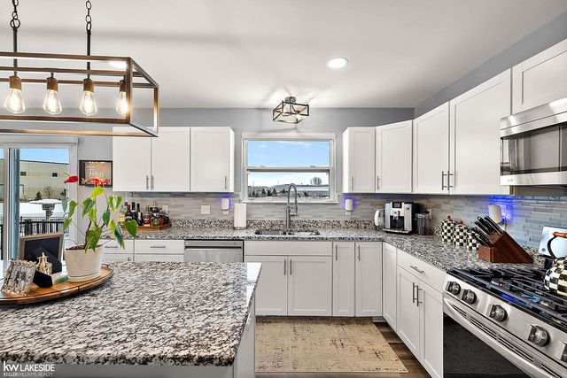 51336 Times Square Drive, Shelby Twp, MI 48315