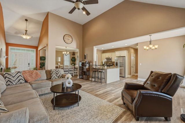 455 Aviators Point, Eleanor, WV 25070