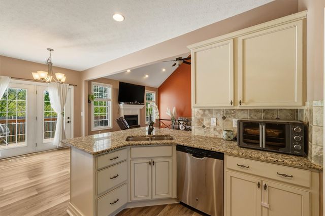 455 Aviators Point, Eleanor, WV 25070