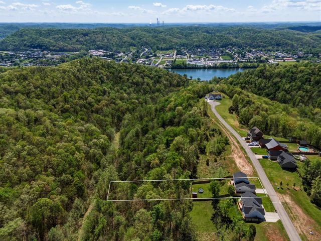 455 Aviators Point, Eleanor, WV 25070