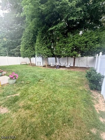 11 MONROE AVENUE, Roseland Boro, NJ 07068